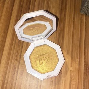 Fenty Beauty Killawat Highlighter “Trophy Wife”